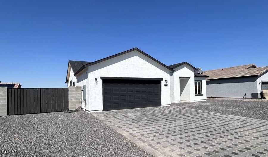 13575 S SILENT Rd, Arizona City, AZ 85123 - 3 Beds, 2 Bath