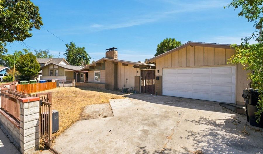 15044 Bahama St, Los Angeles, CA 91343 - 4 Beds, 2 Bath