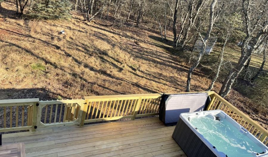 62 Whitman Ln, Albrightsville, PA 18210 - 3 Beds, 2 Bath