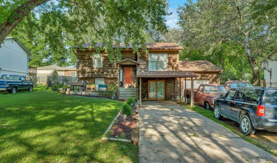 541 N Milton St, Auburn, KS 66402 - 4 Beds, 2 Bath