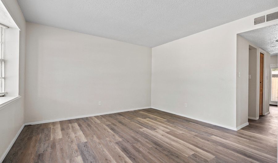 930 P SW St, Ardmore, OK 73401 - 2 Beds, 2 Bath
