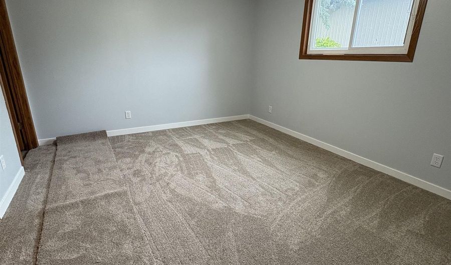 1406 Hardin St, Alden, IA 50006 - 5 Beds, 3 Bath