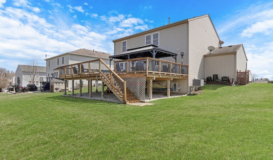 593 Collier Dr, Antioch, IL 60002 - 3 Beds, 3 Bath