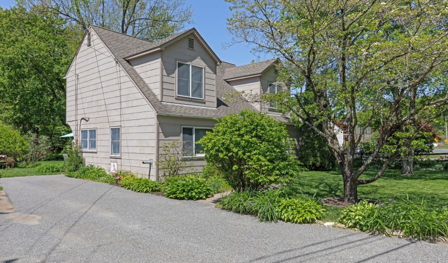 21 Bethpage Dr, Bethel, CT 06801 - 4 Beds, 2 Bath