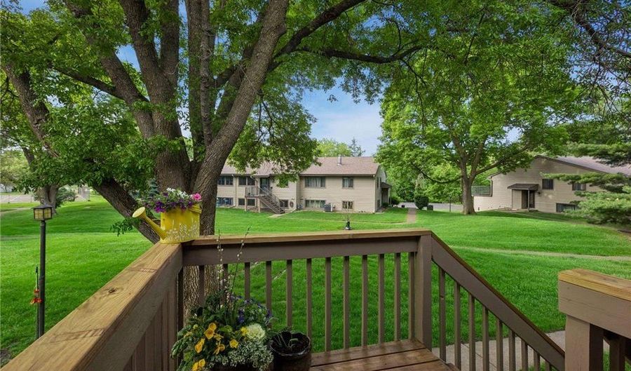 1432 Arden View Dr, Arden Hills, MN 55112 - 3 Beds, 3 Bath