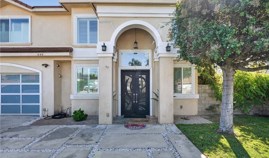 646 S Courson Dr, Anaheim, CA 92804 - 6 Beds, 5 Bath