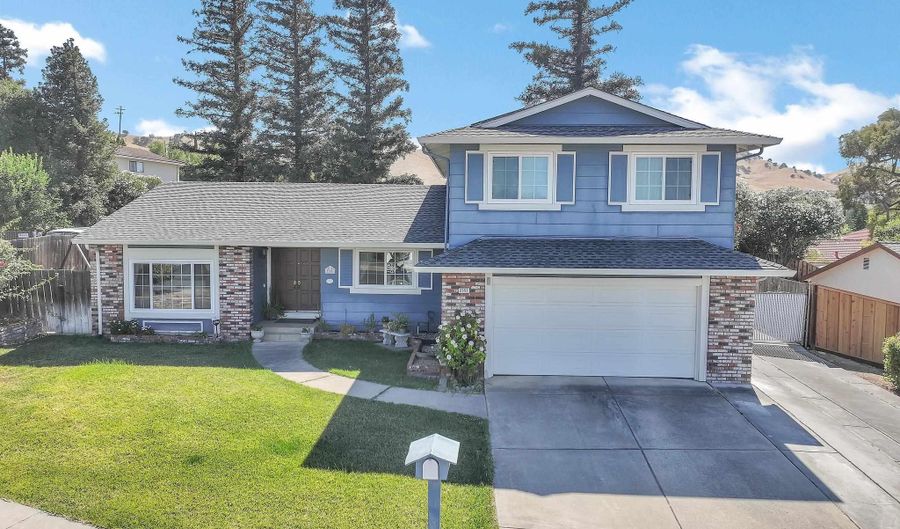 2353 Silver Creek Cir, Antioch, CA 94509 - 4 Beds, 2 Bath
