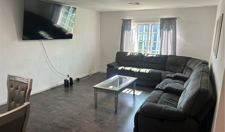 320 N Park Vis 28, Anaheim, CA 92806 - 4 Beds, 2 Bath