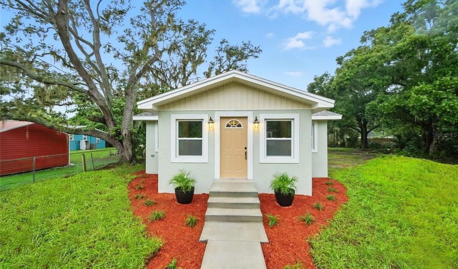 203 HERBERT St, Auburndale, FL 33823 - 2 Beds, 1 Bath