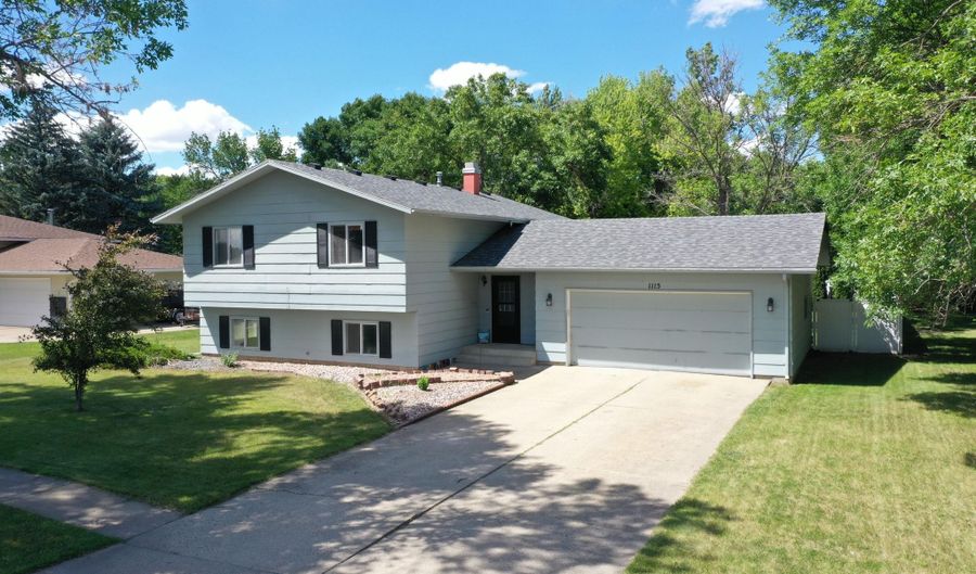 1115 NE 15th Ave, Aberdeen, SD 57401 - 4 Beds, 2 Bath
