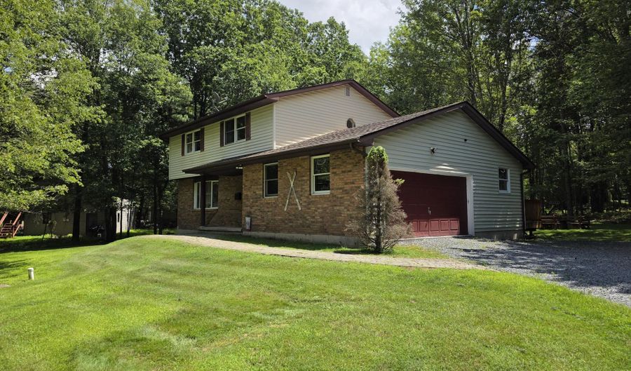 136 Birch Dr, Blakeslee, PA 18610 - 3 Beds, 3 Bath