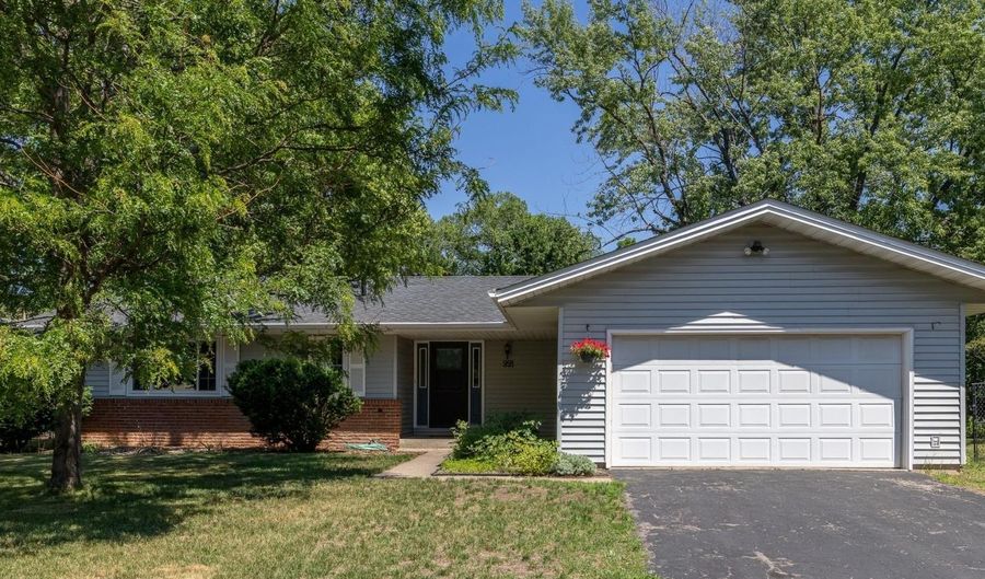 991 Cortland Dr, Apple Valley, MN 55124 - 3 Beds, 3 Bath