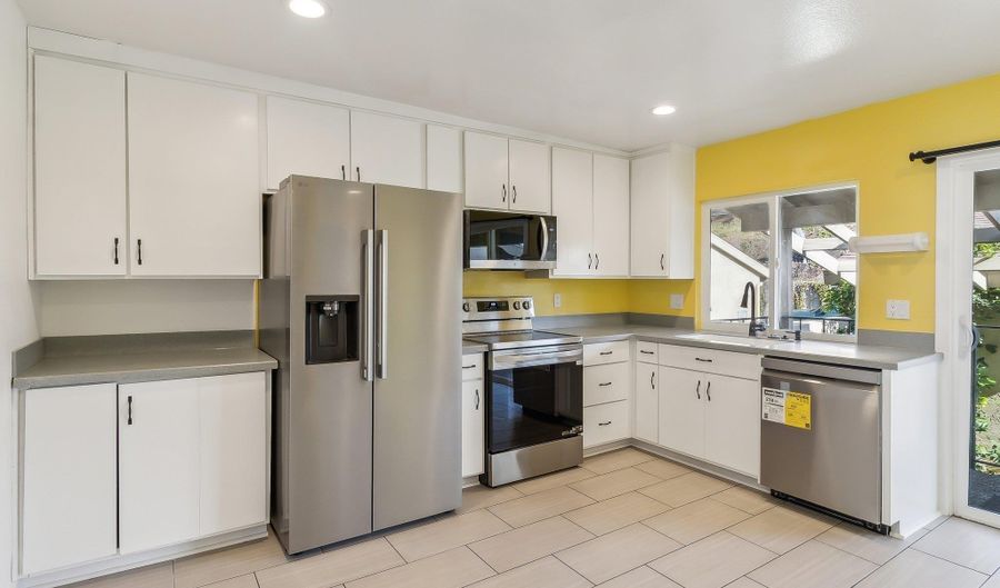 7700 Parkway Dr 48, La Mesa, CA 91942 - 3 Beds, 3 Bath