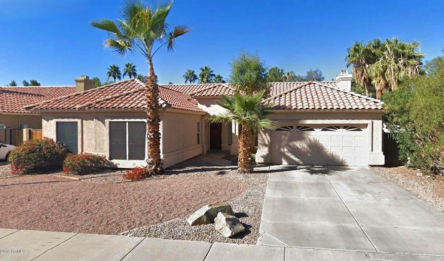 724 N YUCCA St, Chandler, AZ 85224 - 4 Beds, 2 Bath