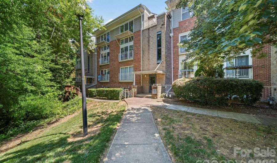 3825 Picasso Ct, Charlotte, NC 28205 - 3 Beds, 3 Bath