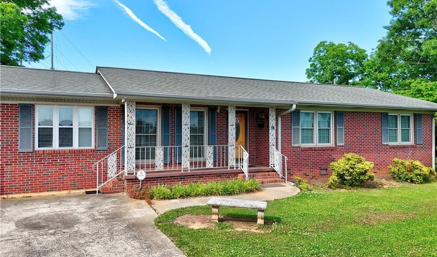 307 Calhoun Rd, Belton, SC 29627 - 3 Beds, 2 Bath