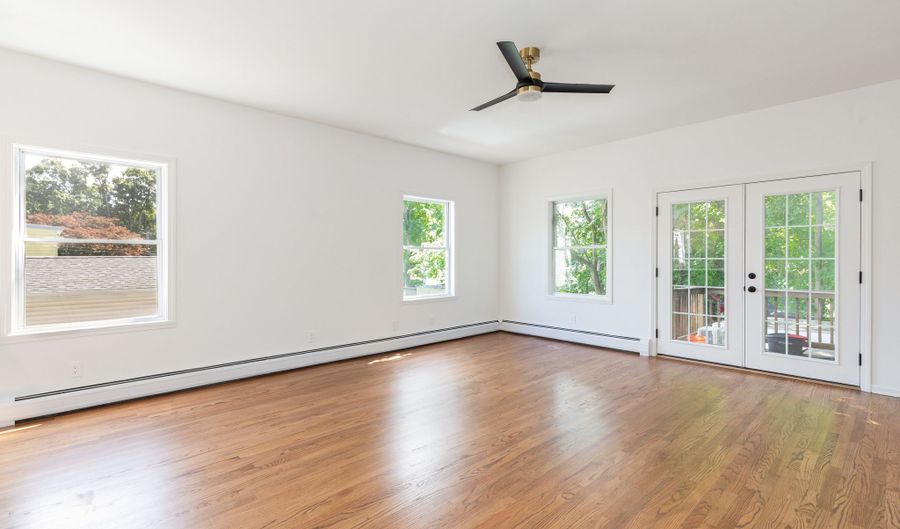 8 James St, Danbury, CT 06810 - 2 Beds, 2 Bath