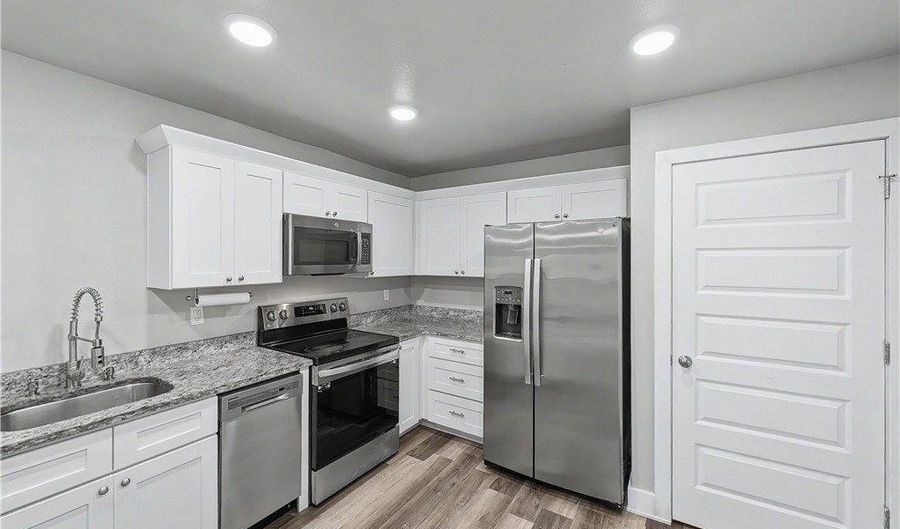 24 Hampstead Ln, Bella Vista, AR 72714 - 2 Beds, 2 Bath
