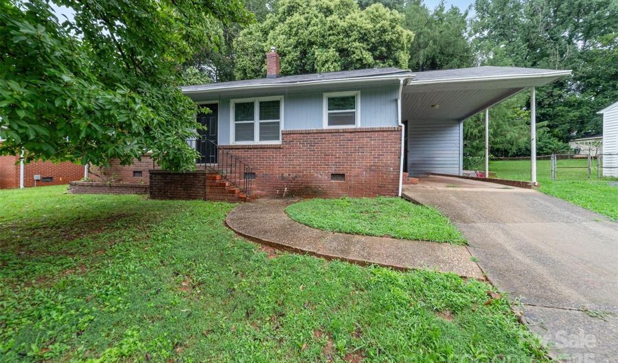 815 Wilbrown Cir, Charlotte, NC 28217 - 3 Beds, 1 Bath
