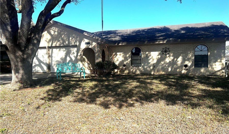 204 Escobar St, Alice, TX 78332 - 3 Beds, 2 Bath