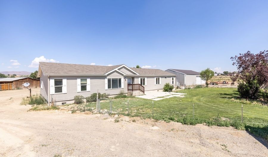 6957 Horsehaven Dr, Elko, NV 89801 - 4 Beds, 2 Bath