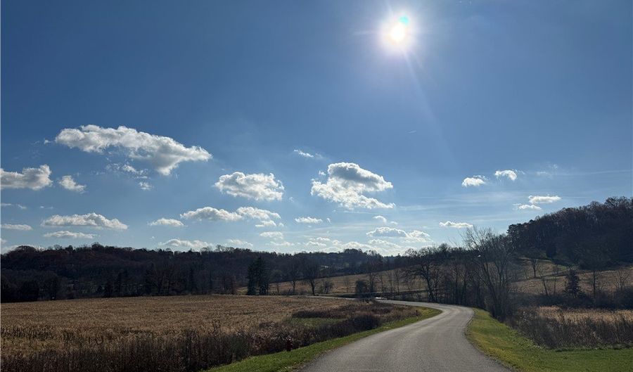 233 Horseshoe Dr, Adams Twp., PA 16046 - 3 Beds, 2 Bath