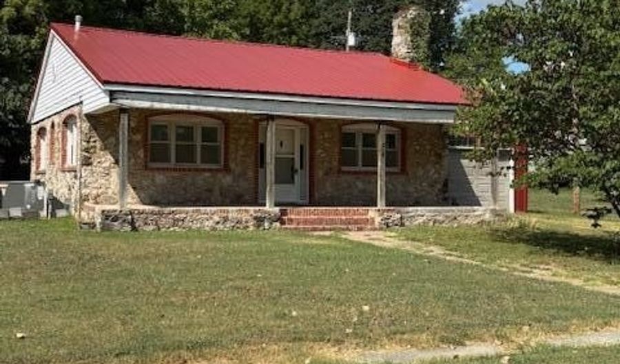 508 E 6th St, Baxter Springs, KS 66713 - 2 Beds, 1 Bath