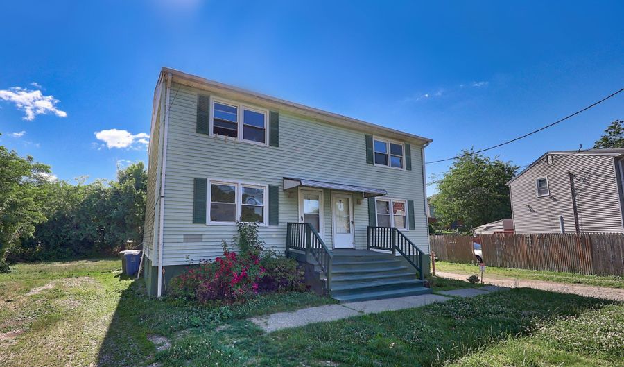 69 Sunshine Cir, Bridgeport, CT 06606 - 2 Beds, 1 Bath