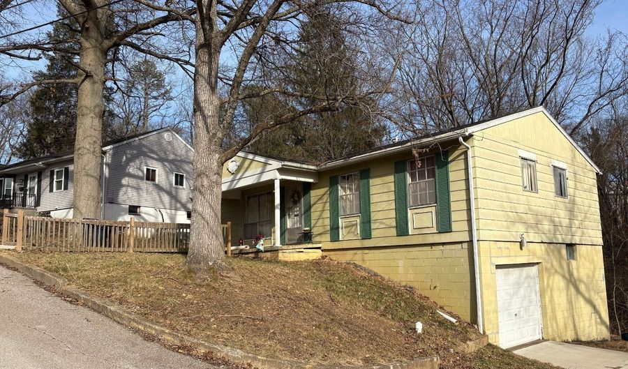 42 Walker St, Athens, OH 45701 - 3 Beds, 1 Bath