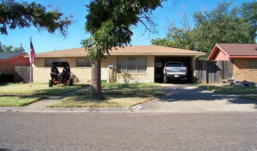 907 NW 10th St, Andrews, TX 79714 - 3 Beds, 2 Bath