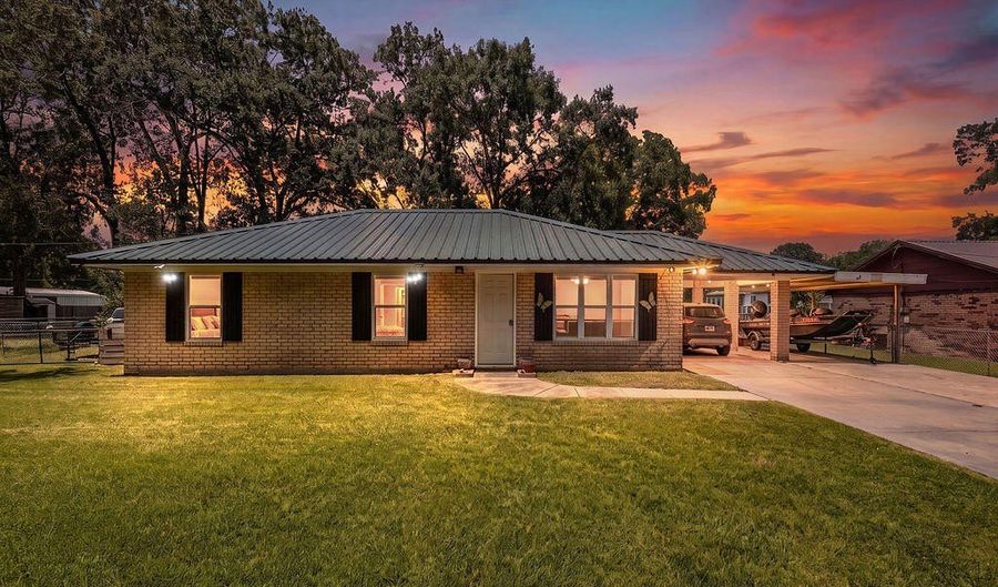 1010 Eaton Dr, Abbeville, LA 70510 - 3 Beds, 2 Bath