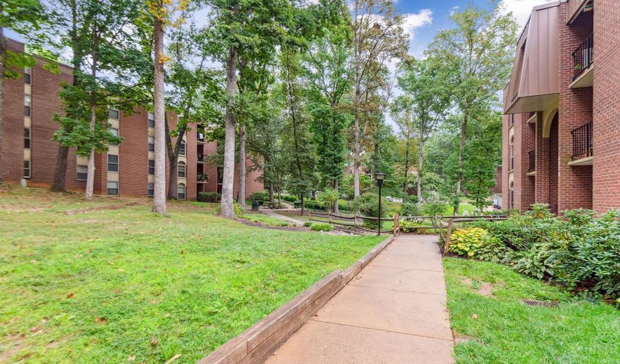 3322 WOODBURN VILLAGE Dr 24, Annandale, VA 22003 - 1 Beds, 1 Bath