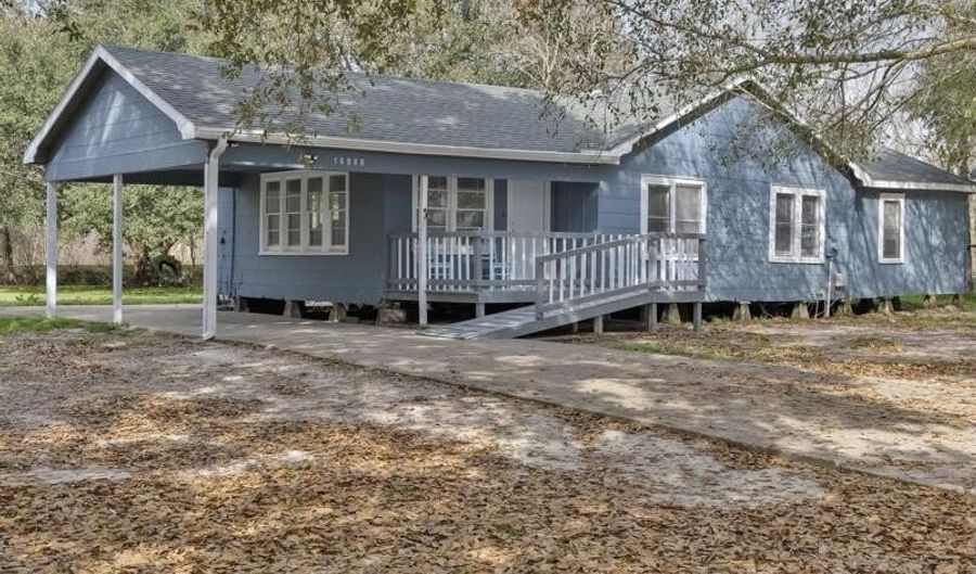 10808 Clarise Dr, Abbeville, LA 70510 - 3 Beds, 2 Bath