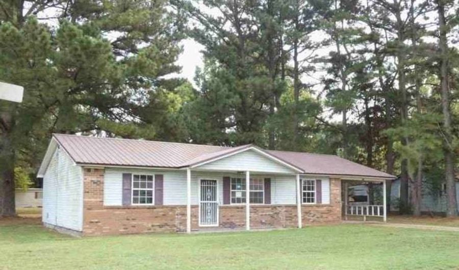 1012 N 12th St, Augusta, AR 72006 - 3 Beds, 2 Bath