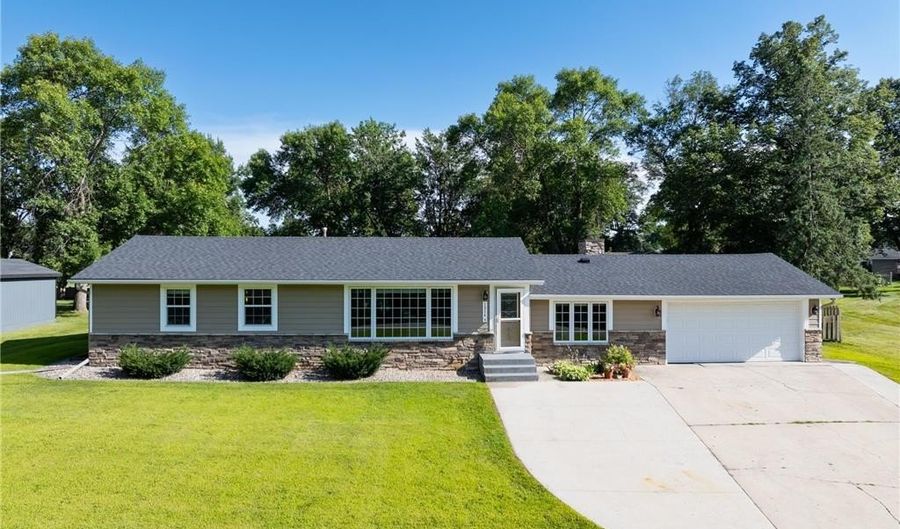 1214 S Darling Dr NW, Alexandria, MN 56308 - 5 Beds, 2 Bath