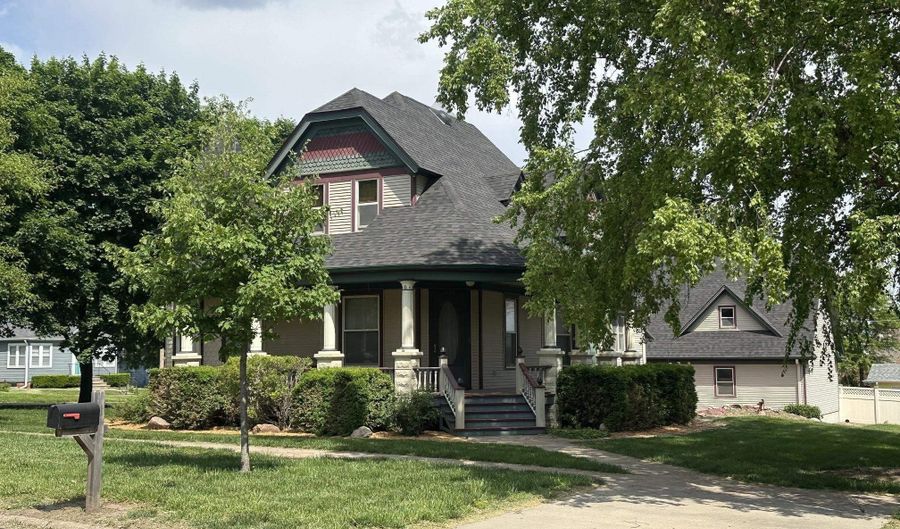 1120 14th St, Auburn, NE 68305 - 3 Beds, 2 Bath