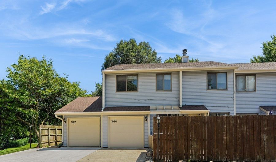 944 Sunburst Ln, Altoona, IA 50009 - 3 Beds, 2 Bath