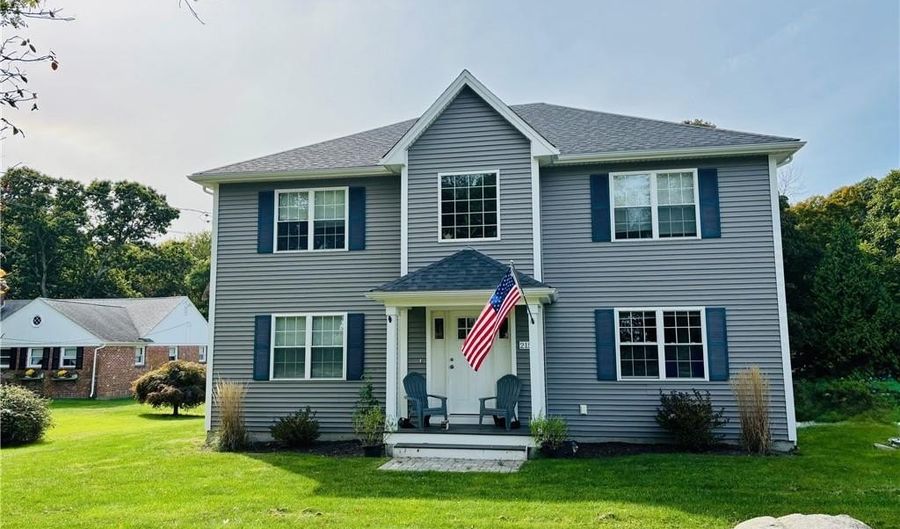 215 Metacom Ave, Bristol, RI 02809 - 4 Beds, 2 Bath