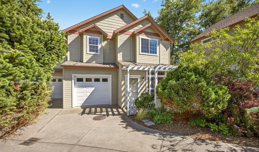 2130 Siskiyou Blvd, Ashland, OR 97520 - 3 Beds, 3 Bath
