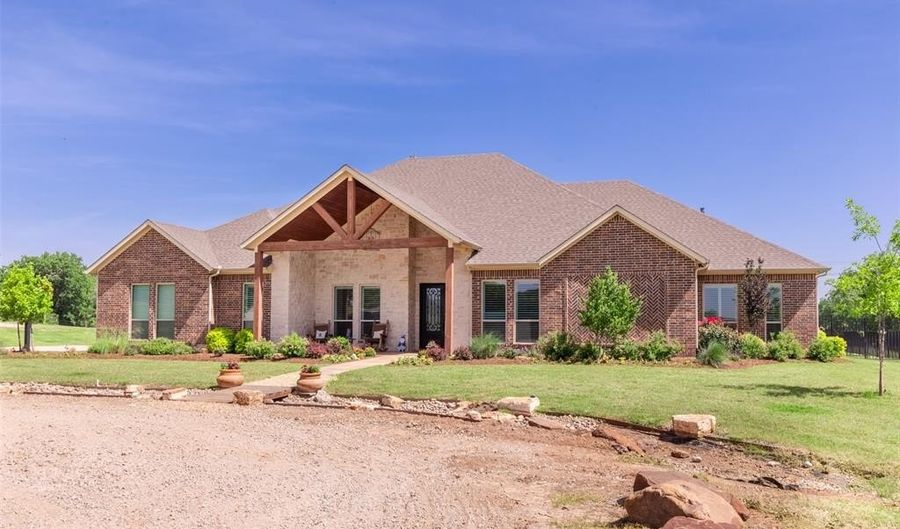 1466 County Road 1270, Alvord, TX 76225 - 3 Beds, 4 Bath