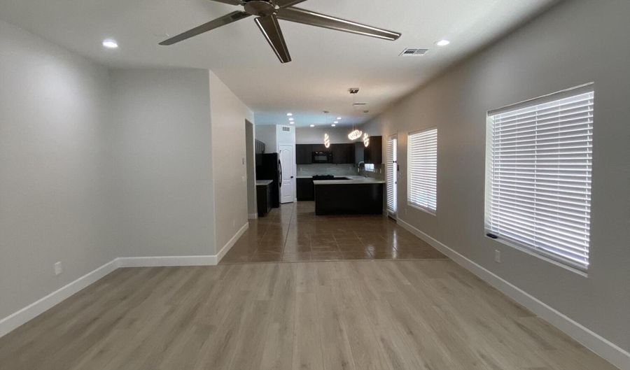 4909 E COLONIAL Dr, Chandler, AZ 85249 - 5 Beds, 3 Bath