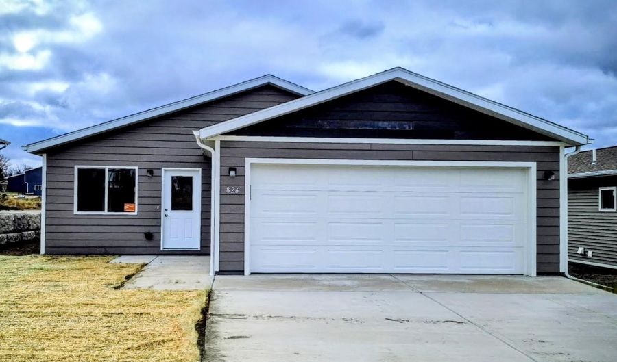 826 Heritage St, Belle Fourche, SD 57717 - 3 Beds, 2 Bath