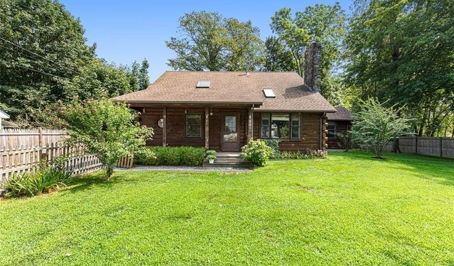14 Barker Ave, Warren, RI 02885 - 2 Beds, 2 Bath