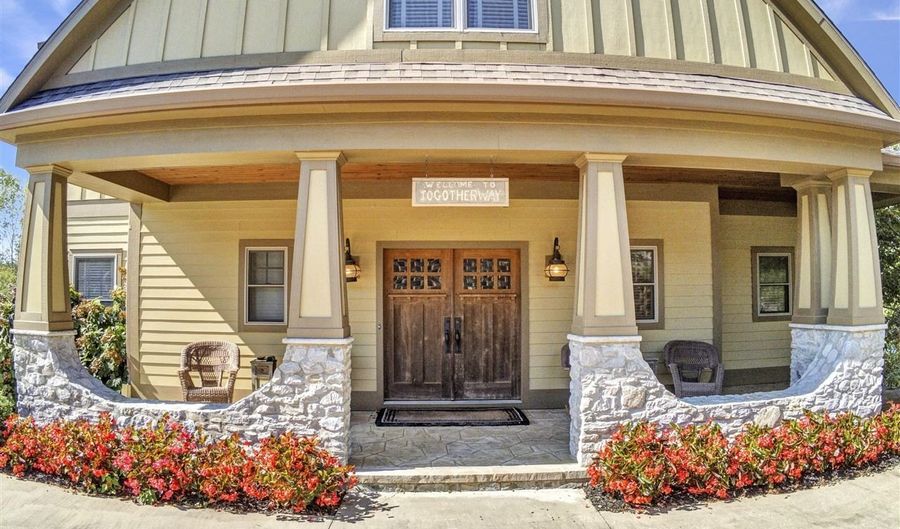 272 Eagle Point Dr, Austin, KY 42123 - 6 Beds, 6 Bath