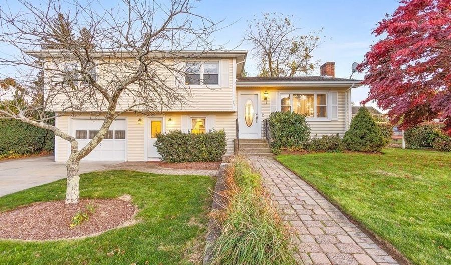 25 Loomis St, Cranston, RI 02920 - 3 Beds, 2 Bath