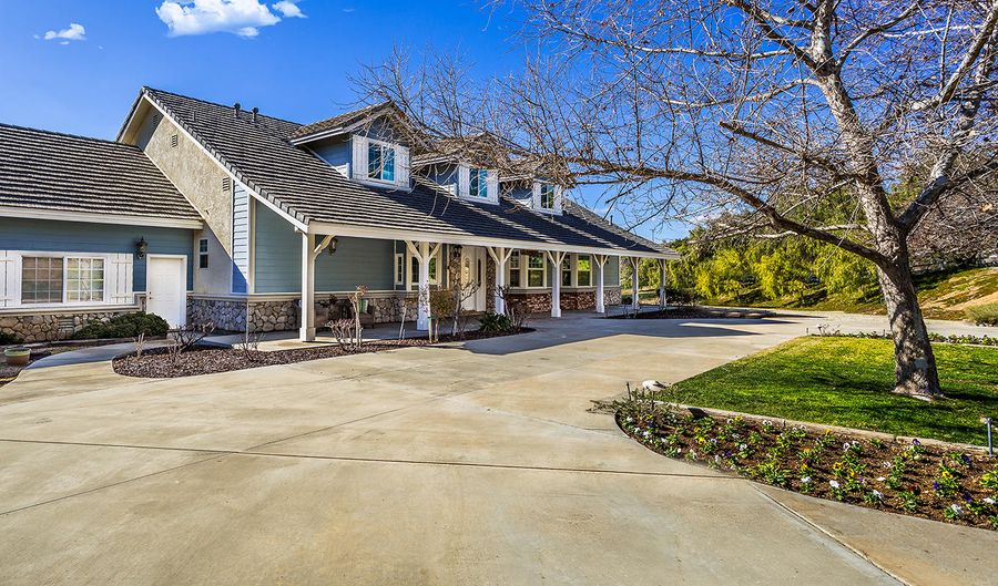 34725 Country Breeze Ln, Agua Dulce, CA 91390 - 5 Beds, 5 Bath