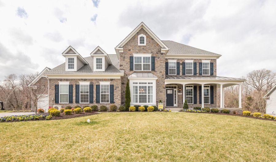 15718 HENRIETTA Dr, Accokeek, MD 20607 - 4 Beds, 4 Bath