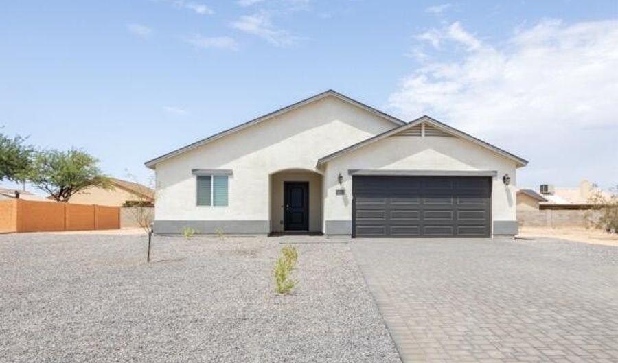 16010 S MAUI Cir, Arizona City, AZ 85123 - 3 Beds, 2 Bath