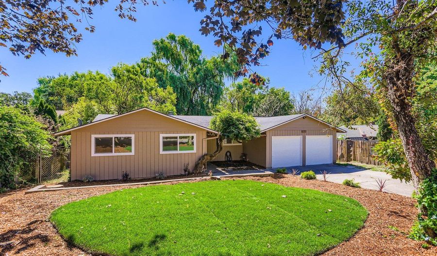 680 SW WILLOW CREEK Dr, Beaverton, OR 97003 - 4 Beds, 3 Bath
