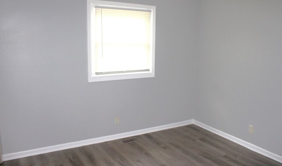 894 S Auburn St, Indianapolis, IN 46241 - 3 Beds, 2 Bath